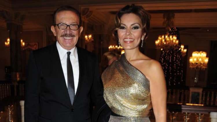 <p><span style="color:#000080"><strong>FERYAL G&Uuml;LMAN VE KEMAL G&Uuml;LMAN</strong></span></p>

<p><span style="color:#FF0000"><strong>Sosyetenin &ouml;ne &ccedil;ıkan isimlerinden Feryal G&uuml;lman, 22 yıllık eşine 200 milyon TL değerinde tazminat davası a&ccedil;arak boşanma kararı verdi. Evlilikleri ile &ouml;rnek olan &ccedil;iftin ayrılığı 'yılın boşanması' olarak anıldı.</strong></span></p>
