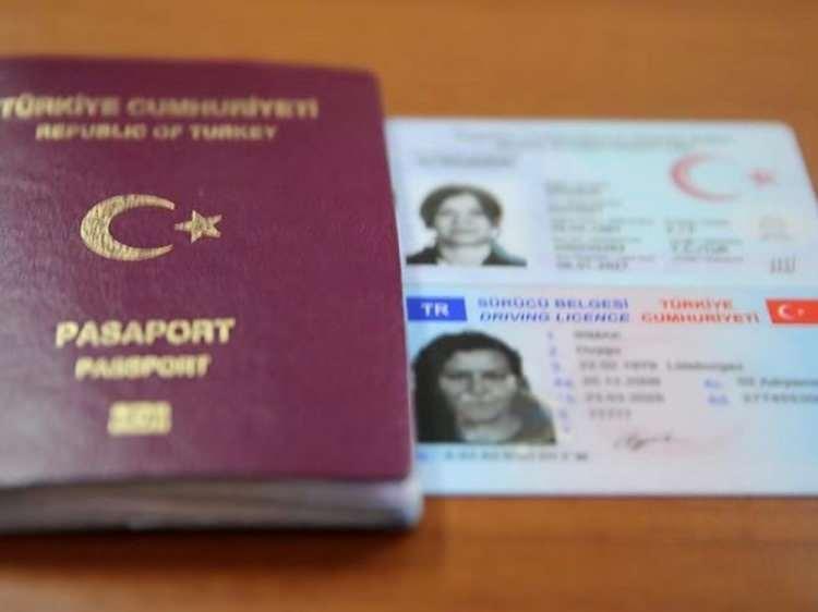 <p>Pasaport defteri 225 lira, kimlik değiştirme 37.50 lira, kayıp nedeniyle kimlik düzenlenmesi 75 lira, sürücü belgesi harcı 280 lira, motorlu araç tescil belgesi 250 lira, evlilik cüzdanı ise 200 liraya yükseldi.</p>
