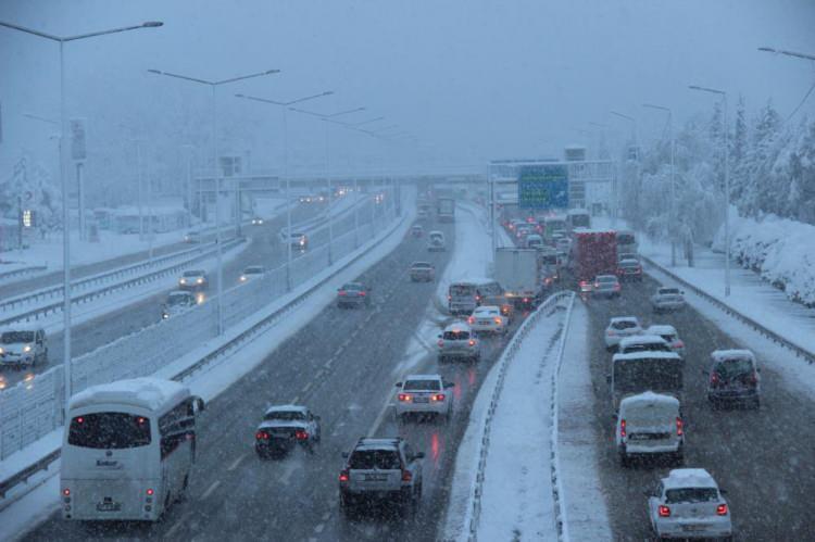 <p><strong>HAVA SICAKLIĞI </strong></p>
<p>Önemli bir değişiklik olmayacağı, ülkemiz genelinde mevsim normallerinin altında seyredeceği tahmin ediliyor.</p>