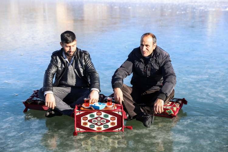 <p>Donan göl üzerinde çay keyfi yapmak çok güzel. Biz de buraya gelen misafirlerimiz ile birlikte göl üzerinde çay keyfi yaptık. Buradan tüm Türkiye’yi bu eşsiz doğayı görmeye davet ederek, masalsı kış güzelliğinin keyfini çıkartmaya bekliyoruz’’ dedi.</p>
