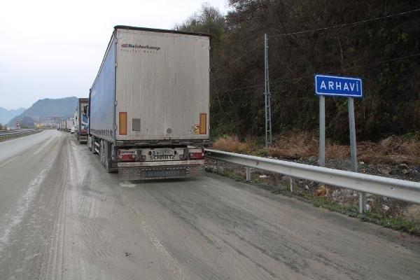 <p>Türkiye'nin Kafkas ülkelerine açılan Artvin'in Sarp Sınır Kapısı'nda ihracat ve ithalat işlemleri sürüyor. </p>

