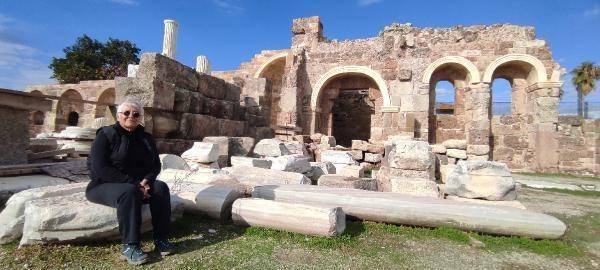 <p>'1'İNCİ DERECE SİT ALANI DA OLSA KORUNAMADI'</p>

<p>Asıl tahribatın 1960'lı yıllarda turizmin başlamasıyla meydana geldiğini vurgulayan Prof. Dr. Alanyalı, o yıllarda herkesin turizm için konaklama tesisleri yapmaya başladığını ve Side'nin plansız şekilde geliştiğini söyledi. </p>
