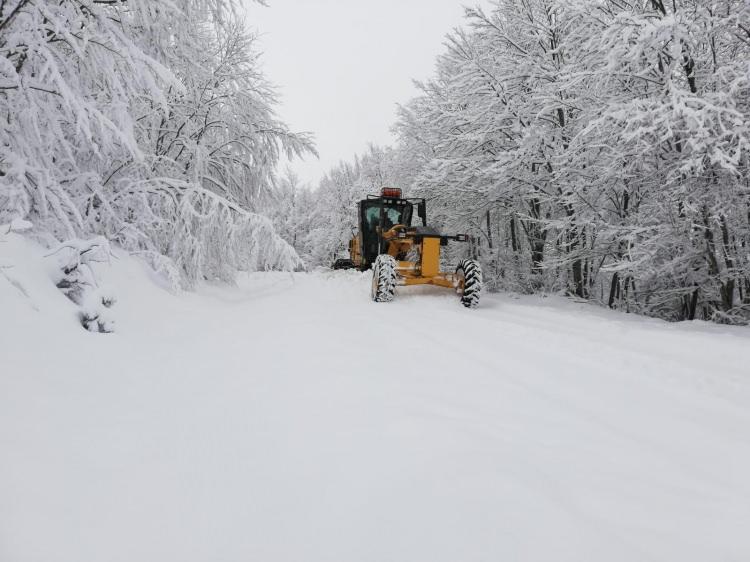 <p>Meteoroloji'den yapılan son değerlendirmelere göre: Ülkemizin kuzey, iç ve doğu kesimlerinin parçalı ve çok bulutlu, Karadeniz’in kıyı kesimi ve Doğu Anadolu’nun güneydoğusu ile İstanbul, Kocaeli, Sakarya, Yalova, Karabük, Çorum ve Amasya çevreleri ile Bursa'nın kuzey kesimlerinin karla karışık yağmur ve kar yağışlı, diğer yerlerin az bulutlu geçeceği tahmin ediliyor.</p>