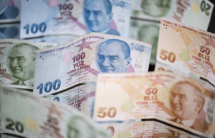 <p><strong>KİRA GELİRİNE DİKKAT</strong></p>
<p>Kira geliri elde edenlerin yapacakları beyannamelerdeki istisna tutarı da artırılmış oldu. Buna göre 9500 liraya kadar kira geliri elde edenler vergi ödemeyecek. Daha yüksek gelir elde edenler de bunun 9500 liralık kısmı için vergiden muaf olacak.</p>