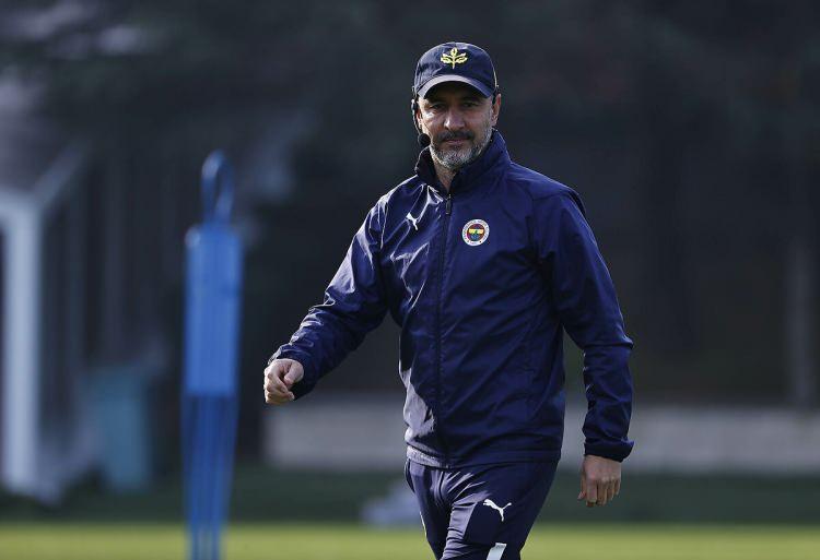 <p>Yeni hoca arayışlarına başlayan sarı-lacivertli yönetim listesindeki isimlerle temaslarını hızlandıracak. Fenerbahçe'nin yeni teknik direktör olarak takımın başına getirmek istediği isimler arasında yerli ve yabancı bir çok isim yer alıyor.</p>
