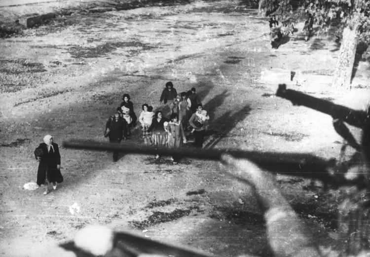 <p>Kıbrıs'ta 21 Aralık 1963'te terör örgütü EOKA militanlarının Kıbrıs Türklerine yönelik başlattığı ve tarihe "Kanlı Noel" olarak yazılan katliamın üzerinden 58 yıl geçerken, saldırılarda 364 kişi şehit düştü, 103 Türk köyü boşaltıldı.</p>
