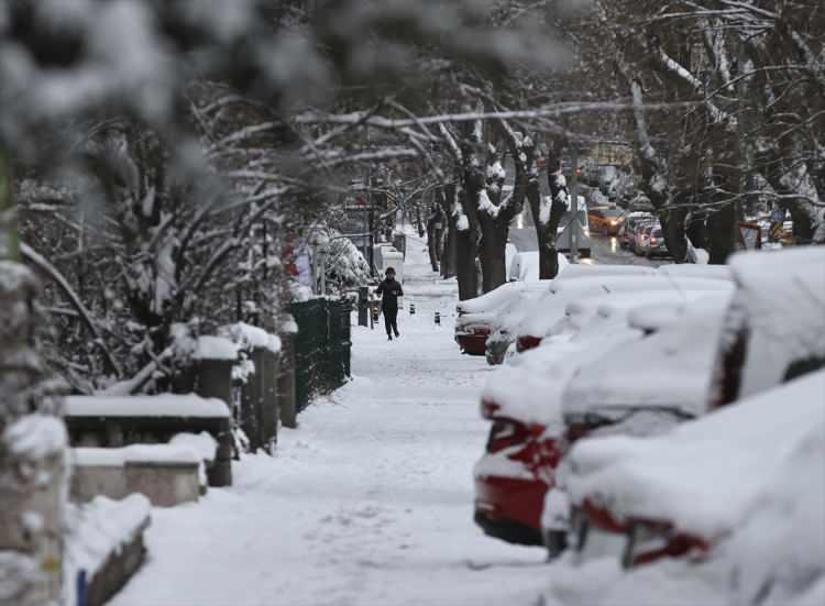 <p>Meteoroloji Genel Müdürlüğü, iç ve doğu kesimlerde buzlanma ve don olayı ile birlikte pus ve sis bekleniyor.</p>

<p> </p>
