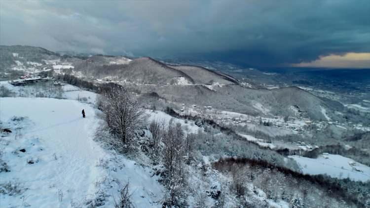 <p>Yağışlarla b&ouml;lgedeki baraj ve g&ouml;llerde su seviyesi y&uuml;kselirken, &ccedil;ift&ccedil;i hasretle beklediği suyun bereketinden umutlu.</p>
