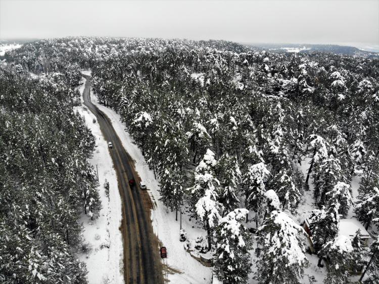<p>&Ccedil;&uuml;nk&uuml; bu yağışlar &ccedil;ok &ouml;nemli. &Ouml;zellikle arpa buğday ekiminin &ccedil;oğu kuru alanlara yapılmıştı, hen&uuml;z &ccedil;ıkışlar olmamıştı. &Ouml;zellikle bu yağışlarla, belki havalar soğuk hen&uuml;z bitki gelişimi olmayacak ama ilkbaharın ilk aylarıyla beraber &ccedil;ok rahatlıkla artık Konya Ovası'nda hububat &ccedil;ıkışlarını sağlıklı bir şekilde g&ouml;rebileceğiz." ifadelerini kullandı.</p>
