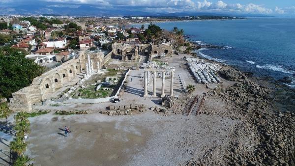 <p>YENİ YAPILAŞMA ÖNCESİ BİLİMSEL RAPOR<br />
<br />
İlgili parseldeki kazı çalışmaları ve bilimsel sonuçlar, rapor halinde Kültür Varlıkları ve Müzeler Genel Müdürlüğü ile Antalya Kültür Varlıklarını Koruma Bölge Kurulu'na sunuluyor. Daha sonra parselde yeni yapılaşma için temel aplikasyon projeleri hazırlanarak koruma kuruluna iletiliyor.</p>
