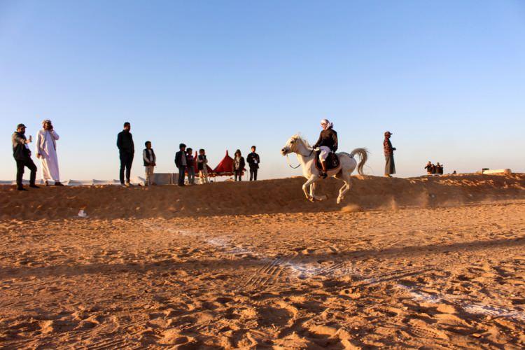 <p>Mısır'ın Şarkiyye kentinde düzenlenen at yarışına, ülkenin çeşitli kentlerinden Arap kabileler katılım gösterdi.</p>
