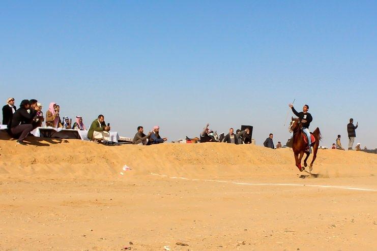 <p>At binmenin kişinin karakter gelişimine olumlu etkileri var</p>

<p>Rustum, at binmenin kişinin karakter gelişimine olumlu etkileri olduğuna işaret ederek, her gencin muhakkak biniciliği &ouml;ğrenmesi gerektiğini belirtti.</p>
