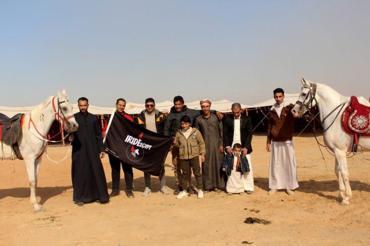 <p>Bedevi k&uuml;lt&uuml;r&uuml;nde at yetiştiriciliği ve binicilik</p>

<p>Ge&ccedil;mişte g&ouml;&ccedil;ebe olan Sahra &Ccedil;&ouml;l&uuml;'n&uuml;n Atlas Okyanusu kıyısından Batı &Ccedil;&ouml;l&uuml;, Sina Yarımadası ve Necef &Ccedil;&ouml;l&uuml; &uuml;zerinden Arap &Ccedil;&ouml;l&uuml;'ne kadar uzanan b&ouml;lgede yaşayan Arap kabileler "bedeviler" olarak biliniyor.</p>
