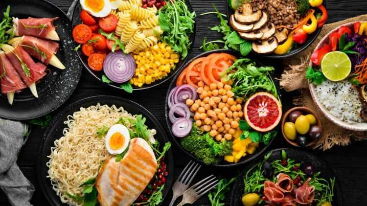 <p><span style="color:#000000"><strong>Besinlerin işlem görmeden ve pşirilmeden tüketilmesi olayı çiğ besin tüketme akımı olarak son zamanlarda gündemde yer almaktradır. Ama bazı besinler hiçbir şekilde çiğ tüketime uygun değildir. Uzmanlar özellikle hamileler için riskli olduğunu listerya hastalığına sebep olup ölüme bile yol açmaktadır. </strong></span></p>