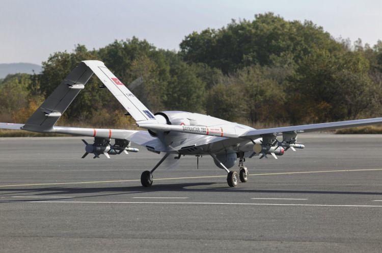 <p>İddiaya göre Ruslar, Pantsir'e, radarın sıkıştığı durumlarda bir alternatif sağlayan bir elektro-optik hedefleme sistemi de eklediler.</p>
<p> </p>