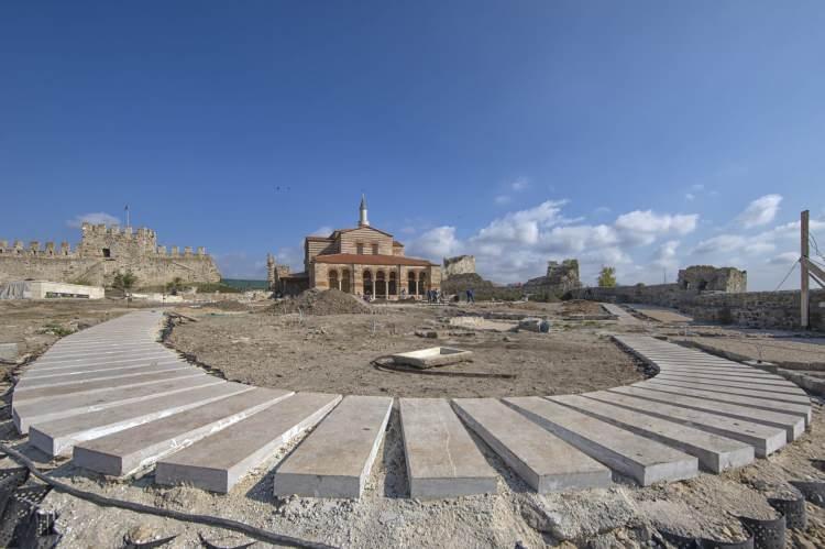 <p>Türkiye’nin Osmanlı mirası camilerinin kubbelerini içerden ve dışarıdan fotoğrafl ayarak farklı bir bakış açısı sunan fotoğrafçı Cemil Şahin, Enez Ayasofya Cami-i Şerifi'ni muhteşem karelerle ölümsüzleştirdi.</p>