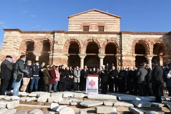 <p>Edirne'nin Ayasofyası olarak adlandırılan, Fatih Sultan Mehmet'in fethinin ardından 1455 yılında kiliseden camiye çevrilen Fatih Cami, Vakıflar Genel Müdürlüğü tarafından restore ve onarımı yapılıp, 56 yılın ardından Diyanet İşleri Başkanı Ali Erbaş'ın kıldırdığı cuma namazıyla ibadete açıldı.</p>