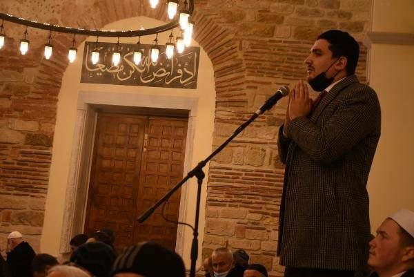 <p> Camilerimiz minarelerimiz bizim kamu senetlerimizdir. Şimdi burada Edirne Enez'de Ayasofya Camimizin yeniden ibadete açılışını gerçekleştiriyoruz. Cenabıhak hayırlı eylesin, hayırlara vesile eylesin. Ne güzel bir birliğimiz beraberliğimiz var ki kurumlar olarak hep beraber buradayız. Bir Ayasofya Camisi'ni daha açmış olmanın gururunu yaşıyoruz" dedi.</p>