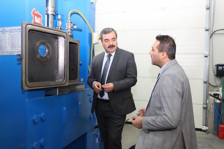 <p>'Neodimyum-Demir-Bor' mıknatıslar Türkiye'de laboratuvarda üretildi. NdFeB mıknatıslarıyla yıllık 25 milyar dolarlık pazardan Türkiye'nin de pay alması hedefleniyor.</p>
