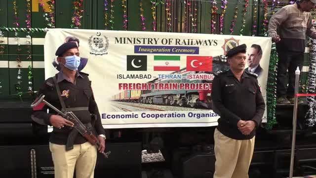 <p> İslamabad-Tahran-İstanbul Yük Treni Projesi için Pakistan’ın başkenti İslamabad’da Margalla Tren İstasyonu’nda tören düzenlendi. </p>
