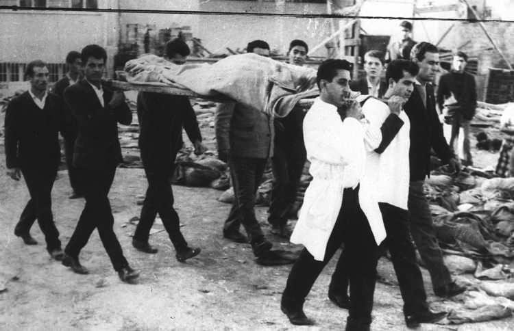<p>İkinci harekat sırasında geri çekilen Rum askerleri, geçtikleri Türk köylerini yakarak silahsız insanları katletti. Toplu katliamlar ve mezarlar, harekatın bitiminde ortaya çıkarıldı.</p>