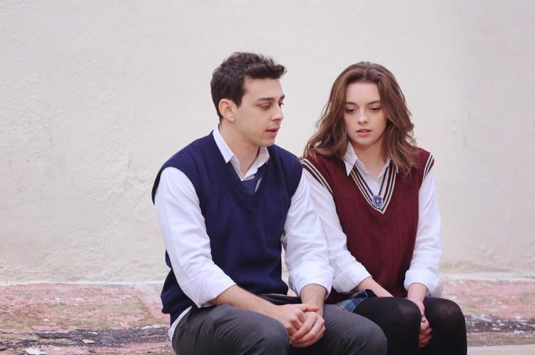<p><span style="color:#800080"><strong>İşte Melis Sezen'in liseli bir genç kızı oynadığı 'Hayat Bazen Tatlıdır' dizisindeki hali...</strong></span></p>