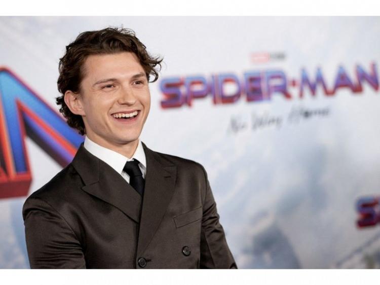 <p><span style="color:#800000"><strong>Tom Holland (Spider-Man: Homecoming, 2017)</strong></span></p>
<p><span style="color:#800000"><strong>1,5 milyon dolar</strong></span></p>