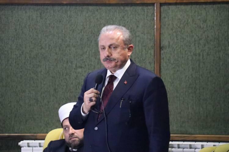 <p>Karadağ İslam Birliği Başkanı Feyziç de Şentop’un ziyaretinden dolayı şeref duyduklarını ifade ederek “Türkiye güçlü ve dost ülkedir. Türk devlet yetkililerin ziyaretleri sırasında zaman ayırıp bizi ziyaret ettiklerinden dolayı gurur duyuyoruz. Bu bizim için çok önemlidir. Bu bizim için bir destektir. Yalnız olmadığımızı, yanımızda büyük ve önemli dostumuzun olduğunu hissetmektir.” değerlendirmesinde bulundu.</p>

<p> </p>
