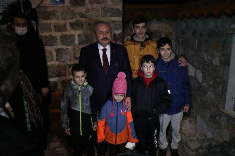<p>Şentop, Tuzi şehrinde TİKA tarafından restore edilen Tuzi Nizam Camisi'ni de ziyaret ederek cami hakkında Feyziç’ten bilgi aldı.</p>

<p> </p>
