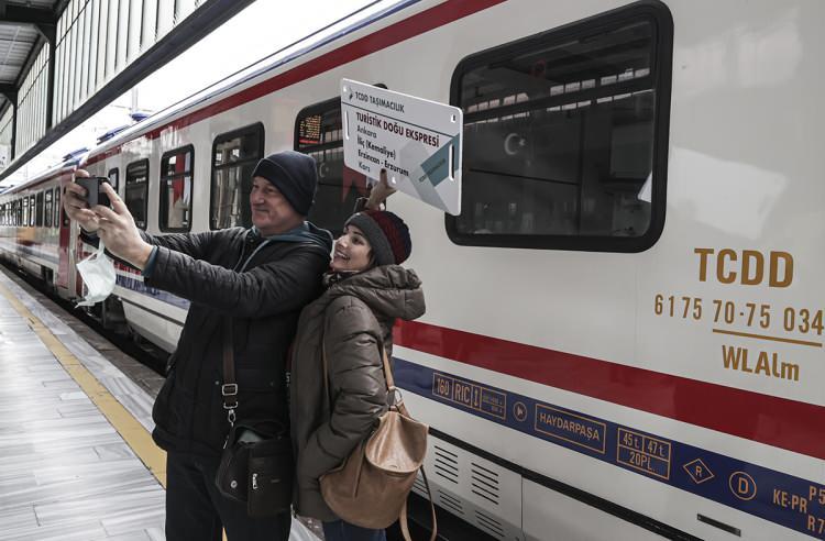 <p>İlk sefere 14 kişilik arkadaş grubuyla katıldıklarını aktaran 56 yaşındaki Müslüm Katırcı, seferlerin yeniden başlayacağını duyunca hemen organize olduklarını kaydetti.</p>