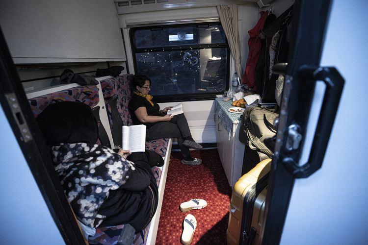 <p>Katırcı, en son çocukluğunda seyahat ettiği kara trenle özdeşleştirdiği Turistik Doğu Ekspresi'nde nostaljik anlar yaşadığını, yolculuğun çok keyifli geçtiğini belirterek, bir dahaki sefere eşleri ve çocuklarıyla katılmak istediklerini ifade etti</p>