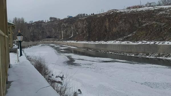 <p>Ardahan'ın 2030 rakımlı ilçesi Göle, Türkiye'nin en soğuk yerleşim yerleri arasında. </p>
