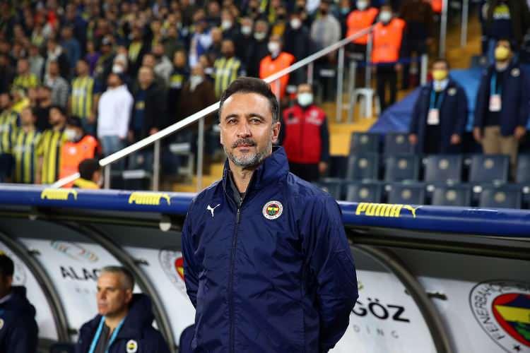 <p>Fenerbahçe Kulübü, resmi hesabından yaptığı paylaşımda teknik direktör Vitor Pereira'nın sözleşmesinin feshedildiğini duyurdu. Kanarya'da gözler yeni teknik adamın kim olacağına çevrildi.</p>
