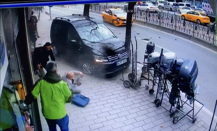 <p>YARALILARIN DURUMU İYİ</p>
<p>Çevredeki vatandaşların ihbarı üzerine olay yerine polis ve sağlık ekipleri sevk edildi. İhbar üzerine olay yerine gelen sağlık ekipleri, Kazada yaralanan Yaşar Coşkun ve Yusuf Taş ilk müdahalenin ardından kontrol amaçlı, ambulansla Taksim Eğitim ve Araştırma Hastanesine kaldırılarak tedavi altına alındı. </p>