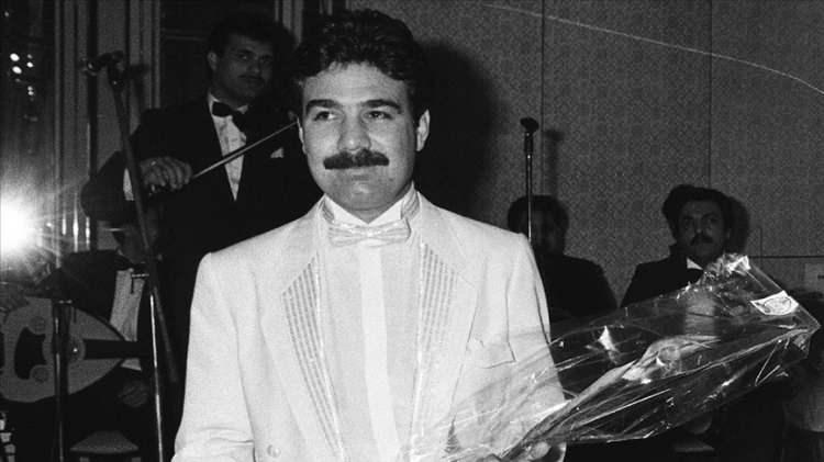 <p><strong>FARUK TINAZ</strong></p>

<p>23 ARALIK</p>

<p>Türk sanat müziğinin usta isimlerinden ve Türkiye Jokey Kulübü Yönetim Kurulu Üyesi Faruk Tınaz, 65 yaşında yaşamını yitirdi.</p>

<p> </p>
