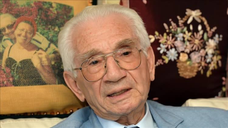 <p><strong>PROF. DR. ALAEDDİN YAVAŞCA</strong></p>

<p>23 ARALIK</p>

<p>Klasik Türk müziği sanatçısı, icracı ve bestekar Prof. Dr. Alaeddin Yavaşca, 95 yaşında hayatını kaybetti.</p>

<p> </p>
