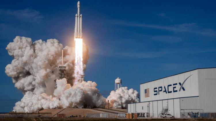 <p>Öte yandan Musk, şu anda kimsenin bir trilyon dolara Mars'a uçamayacağını da söyledi.</p>
<p> </p>