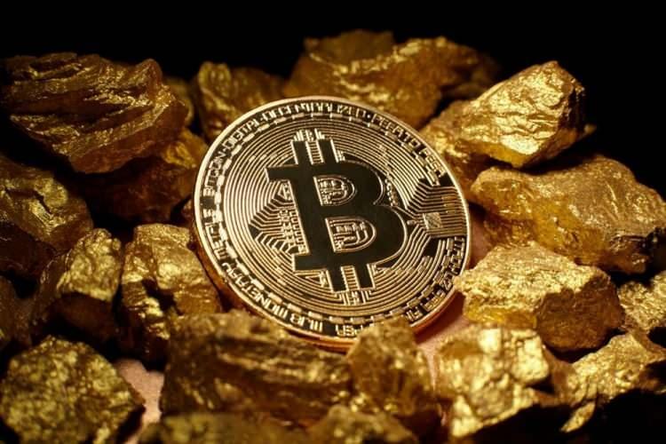<p>2015 New York Times raporu da, Bitcoin'in ortaya çıkışını Nick Szabo’ya bağlıyor.</p>

<p>Szabo, Bitcoin ve blok zinciri teknolojisinin tarihi hakkında konuşmalar gerçekleştirirken ancak dijital varlığın arkasındaki isimsiz mucit olduğu iddialarını defalarca reddetmişti.</p>

<p>Szabo’nun Bitcoin ile bağlantısının olmasının bir başka nedeni de 1998'de "bit gold" adlı kripto para birimini yaratması olarak öne çıkarıldı.</p>
