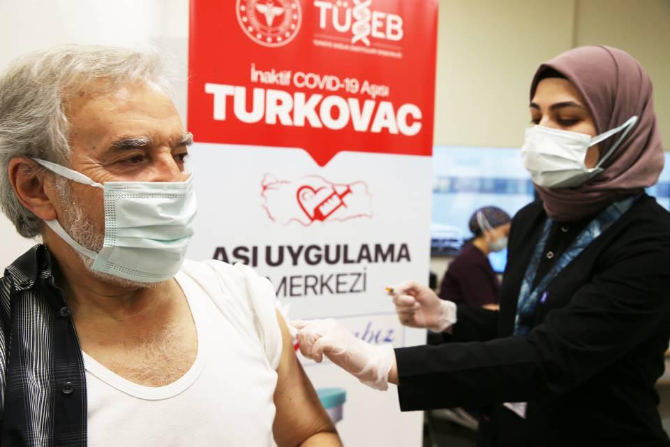 <p>Acil kullanım onayı alan ve Şanlıurfa Organize Sanayi Bölgesi'ndeki üretim tesisinde üretilmeye başlanan yerli Kovid-19 aşısı TURKOVAC'ın İstanbul'a ilk sevkiyatının dün yapılmasının ardından, şehir hastanelerine dağıtımı gerçekleştirildi.</p>

<p> </p>
