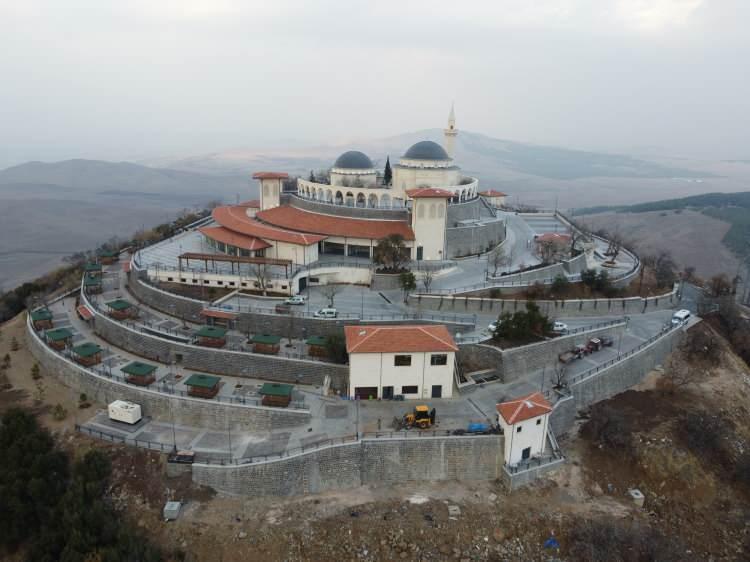<div>Restorasyon çalışmaları sırasında tüm vatandaşların düşünülerek çalışmaların yapıldığını dile getiren Bozkurt, <strong>“Hazreti Ukkaşe Türbesinin restorasyon çalışmaları 2017 yılında başlamış ve 2021 yılının Aralık ayında tamamlanmıştır.</strong></div>
<div> </div>