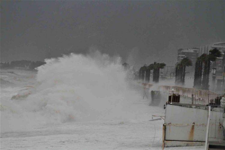 <p><strong>RÜZGARIN HIZI 125 KİLOMETREYE ULAŞTI</strong></p>

<p>Meteoroloji 4. Bölge Müdürlüğü verilerine göre, kentte 2018 yılının ardından en yüksek yağış rakamına ulaşıldı.</p>
