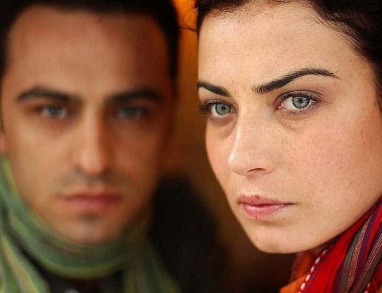 <p><span style="color:#800000"><strong>Yaklaşık 14 yıldır teknede yaşayan çiftin ikizleri Nehir ve Can Yunus ile paylaşımları ilgi odağı oluyor.</strong></span></p>
<p> </p>