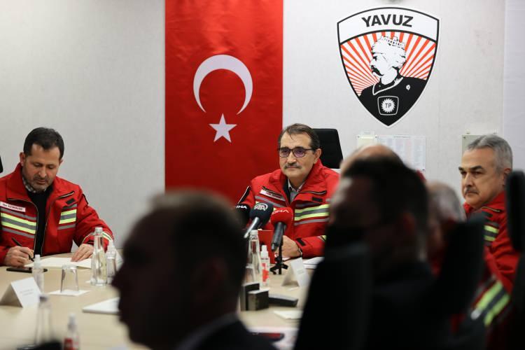 <p>Fatih Sondaj Gemisi ağırlıklı olarak sondajları yaparken Kanuni Sondaj Gemimiz de açılan kuyularda test işlemlerine, tamamlama işlemlerine devam edecekler. Yavuz Sondaj Gemisi de yine iş planına uygun olarak test ve yeri geldiğinde sondaj yapma imkanı var. </p>