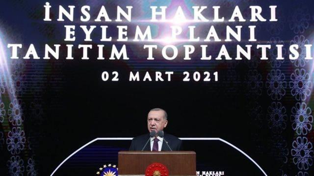 <p><strong>TÜRKİYE İSTANBUL SÖZLEŞMESİ'NDEN AYRILDI</strong><br />
<br />
"İstanbul Sözleşmesi"nin Türkiye Cumhuriyeti bakımından feshedilmesine ilişkin Cumhurbaşkanı Kararı, Resmi Gazete'de yayımlandı.</p>
<p>Türkiye Cumhurbaşkanı Recep Tayyip Erdoğan, İnsan Hakları Eylem Planı'nı açıkladı.</p>