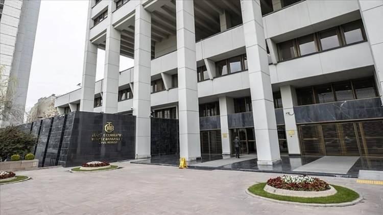 <p><strong>Merkez Bankası faiz indirim döngüsüne başladı</strong></p>

<p>TCMB, politika faizini 100 baz puan azaltarak yüzde 18'e indirdi. Banka, söz konusu kararın para politikasının etkileyebildiği talep unsurları, çekirdek enflasyon gelişmeleri ve arz şoklarının yarattığı etkilerin ayrıştırılmasına yönelik analizlerin değerlendirilerek alındığını bildirdi.</p>
