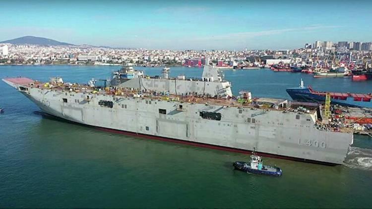 <p><strong>TGC ANADOLU GEMİSİ ENVANTERE KATILACAK</strong></p>

<p>Türkiye’nin sulardaki hâkimiyetine güç katan MİLGEM projesi doğrultusunda yeni savaş gemilerinin donanmaya katılırken Türkiye’nin ilk millî uçak gemisi TCG Anadolu’nun Tuzla Sedef Tersanesindeki inşasında ise çalışmalarında sona gelindi.</p>
