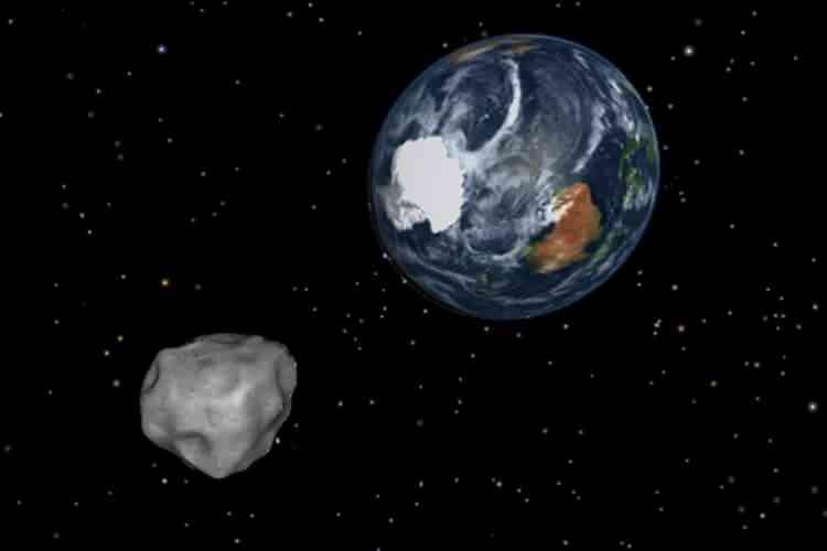 <p>Ancak önce korkutan haberi veren NASA, sevindiren haberi de vererek asteroidin Dünya'ya Ay'dan daha uzak bir bölgeden geçeceğini belirtti.. Yakın Dünya Nesne Araştırmaları Merkezi'ne göre ise Güneş'in etrafından geçerken Dünya için bir tehdit oluşturacak.</p>

<p>NASA en yakın olacağı saati de verdi. Asteroid, 18 Ocak 2022 saat 21.51'de Dünya'nın yakınından geçecek.</p>

<p> </p>
