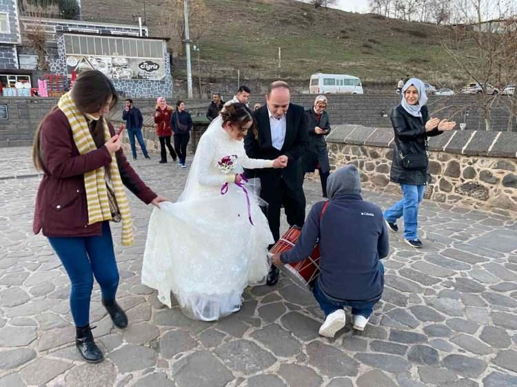 <p>Sürekli pansuman ve bakıma ihtiyacı olan <strong>Semra</strong>’ya eşi Erkan destek çıkarak bakım ve pansumanlarını yaptı.</p>