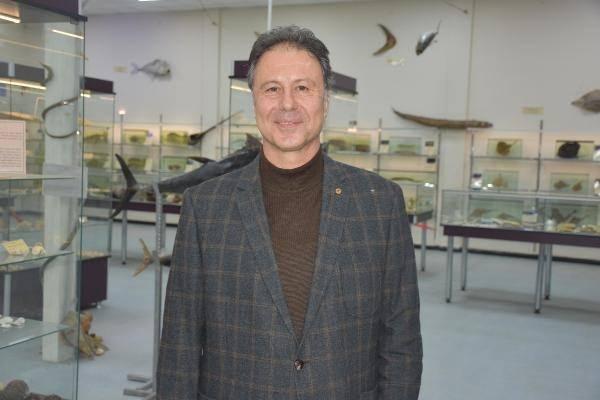 <p>'AŞISI YOK'</p>

<p>Hastalık türünün insanlar için bir tehlike taşımadığına değinen Prof. Dr. Tanrıkul, "Ege Denizi ve Yunanistan kıyılarında görülen Akdeniz levreği önemli balık türlerinden biridir. Kültür balıkçılığı yapılan türlerden bir tanesi. Kültür balıkçılığında balıklar stres altında olduğu için doğadaki türlere kıyasla daha fazla hastalığa maruz kalıyorlar. </p>
