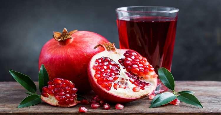 <p>K vitamini kanın pıhtılaşmasını sağlayarak yaraların onarılmasında yardımcıdır. Ayrıca K vitamininden zengin olan nar, kalsiyum vitamininin kemikler tarafından daha iyi emilmesini sağlayarak kemikleri de güçlendirir.</p>